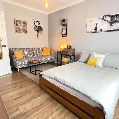 Westend Holiday Room 4 เบรคอน ภายนอก รูปภาพ